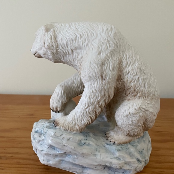 Vintage 1970s John Aynsley Polar Bear Porcelain Figure - Picture 2 of 5